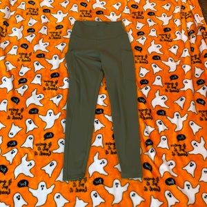 American eagle pants never worn yet didn’t fit me